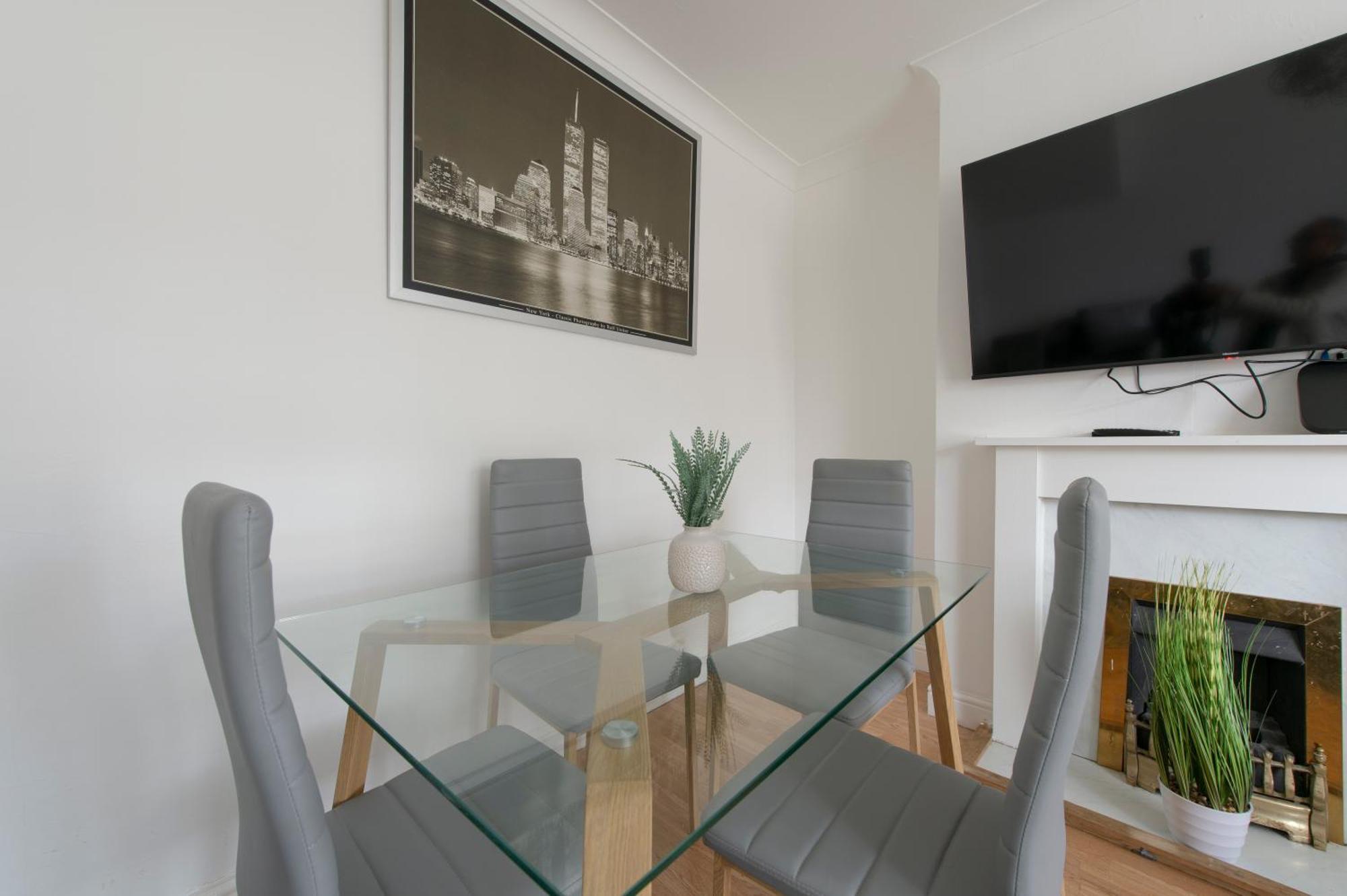 3 Bed House In Rochester 4 Beds Sleeps 7 Wainscot ภายนอก รูปภาพ